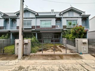For sale 3 bedrooms townhouse in Mueang Samut Prakan, Samut Prakan