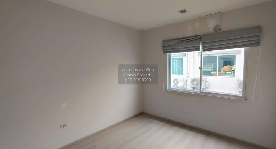 For sale 3 bedrooms townhouse in Mueang Samut Prakan, Samut Prakan