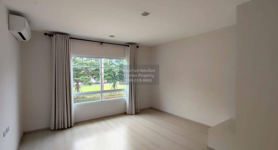 For sale 3 bedrooms townhouse in Mueang Samut Prakan, Samut Prakan
