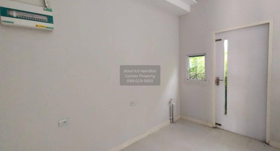 For sale 3 bedrooms townhouse in Mueang Samut Prakan, Samut Prakan
