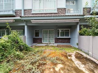 For sale 3 bedrooms townhouse in Mueang Samut Prakan, Samut Prakan