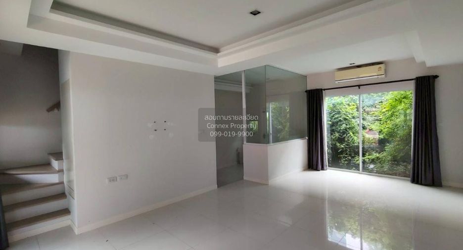 For sale 3 bedrooms townhouse in Mueang Samut Prakan, Samut Prakan