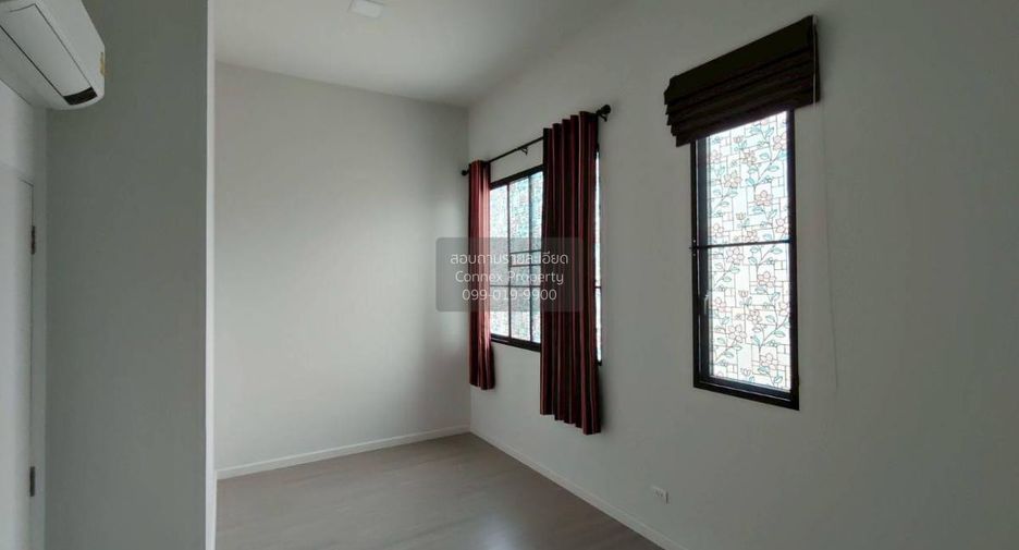 À vendre 3 chambres maison de ville à Krathum Baen, Samut Sakhon