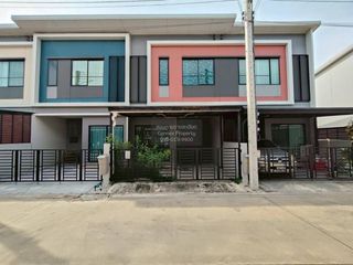 À vendre 3 chambres maison de ville à Krathum Baen, Samut Sakhon