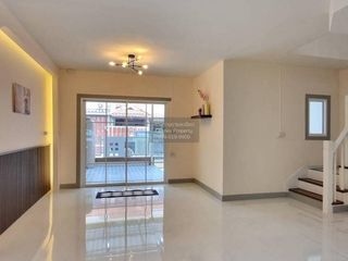 Casa adosada en venta de 3 habitaciones en Bang Yai, Nonthaburi