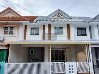 Casa adosada en venta de 3 habitaciones en Bang Yai, Nonthaburi