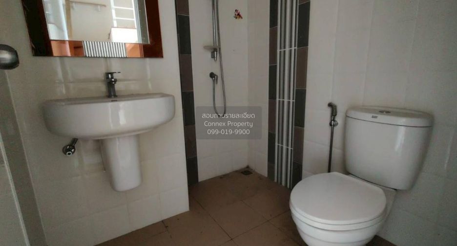 Casa adosada en venta de 4 habitaciones en Nong Khaem, Bangkok
