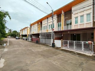 Casa adosada en venta de 4 habitaciones en Nong Khaem, Bangkok