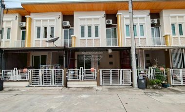 Reihenhaus zum Kauf mit 3 Zimmer in Mueang Samut Prakan, Samut Prakan