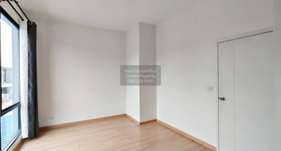 Casa adosada en venta de 3 habitaciones en Bang Phli, Samut Prakan