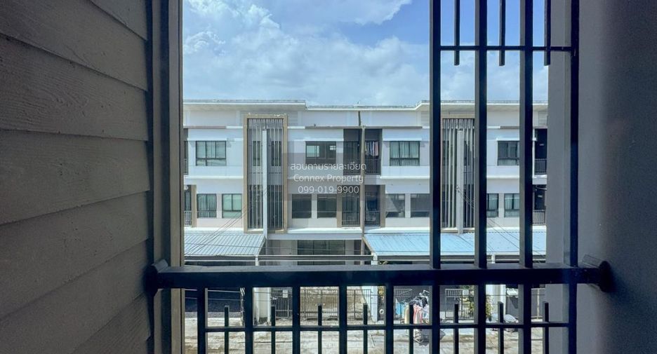 Casa adosada en venta de 4 habitaciones en Bang Khen, Bangkok