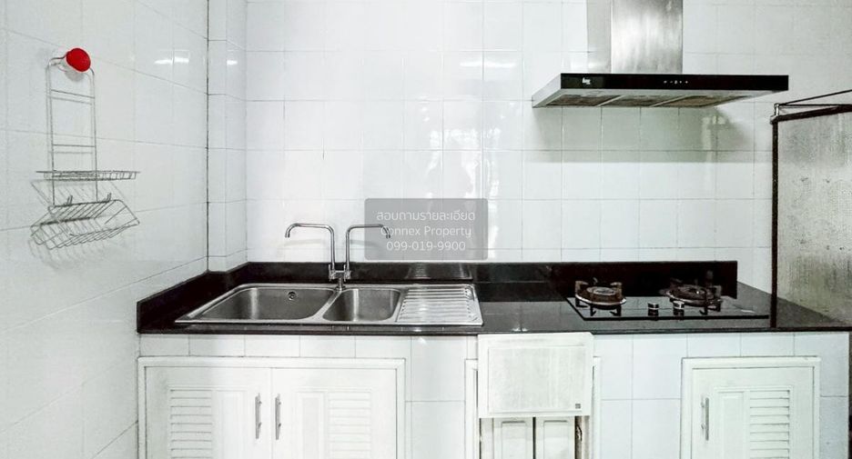 Casa adosada en venta de 4 habitaciones en Bang Khen, Bangkok