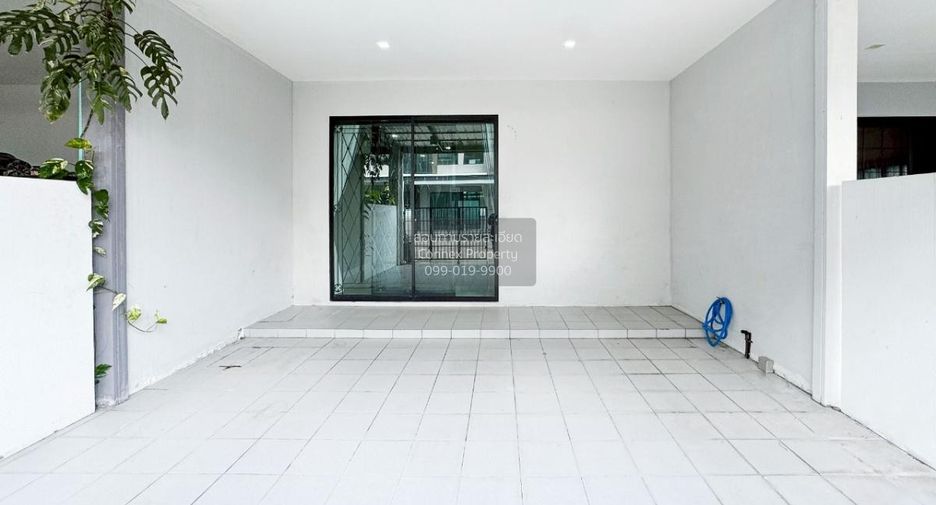 Casa adosada en venta de 4 habitaciones en Bang Khen, Bangkok