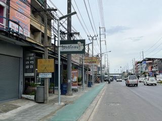 À vendre 2 chambres local commercial à Mueang Samut Prakan, Samut Prakan