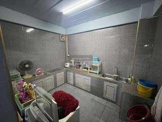Casa adosada en venta de 2 habitaciones en Thung Khru, Bangkok