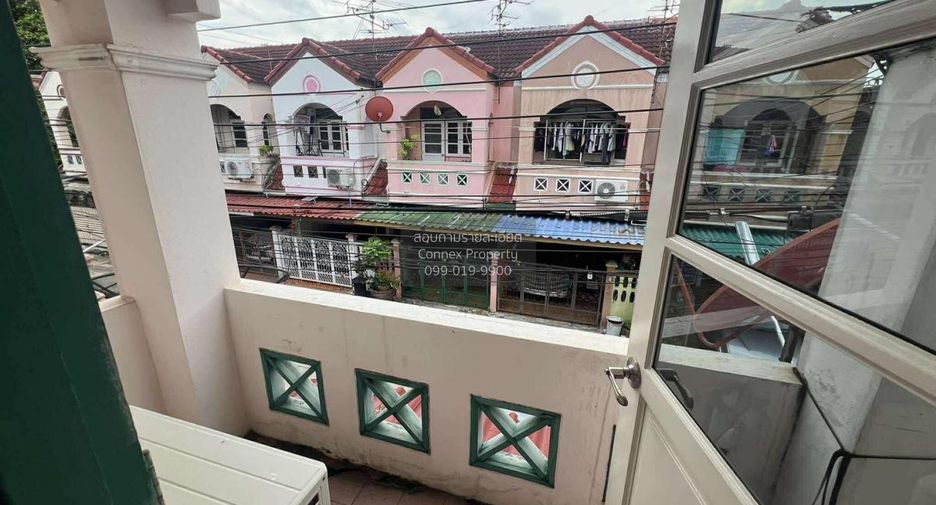 Casa adosada en venta de 2 habitaciones en Thung Khru, Bangkok