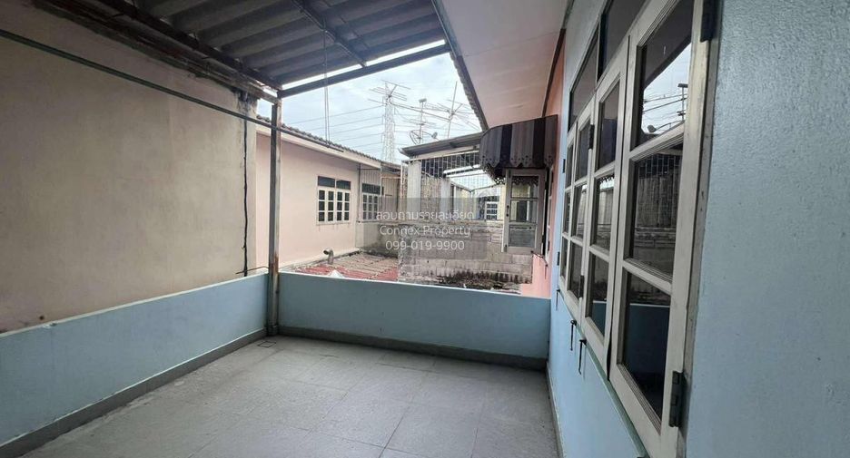 Casa adosada en venta de 2 habitaciones en Thung Khru, Bangkok