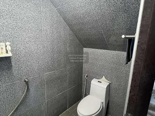 Casa adosada en venta de 2 habitaciones en Thung Khru, Bangkok