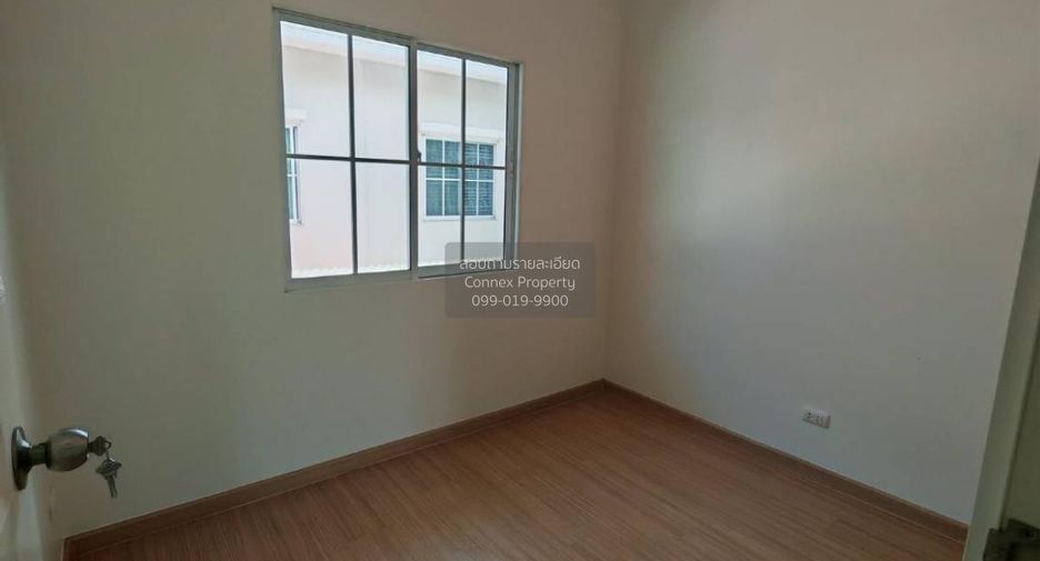 For sale 4 bedrooms townhouse in Mueang Samut Prakan, Samut Prakan
