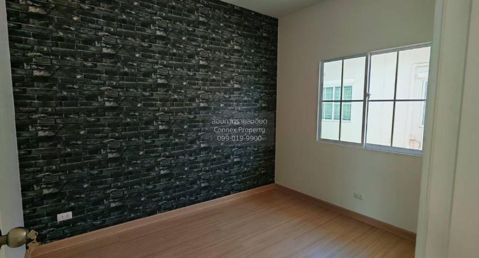 For sale 4 bedrooms townhouse in Mueang Samut Prakan, Samut Prakan