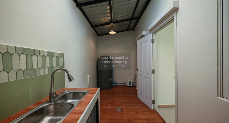 For sale 4 bedrooms townhouse in Mueang Samut Prakan, Samut Prakan