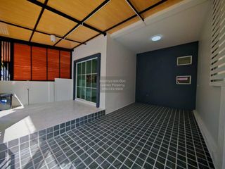 For sale 4 bedrooms townhouse in Mueang Samut Prakan, Samut Prakan