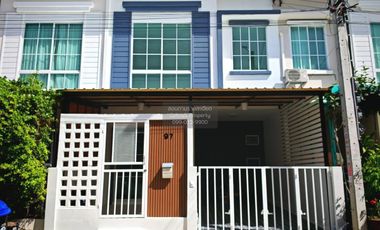 For sale 4 bedrooms townhouse in Mueang Samut Prakan, Samut Prakan