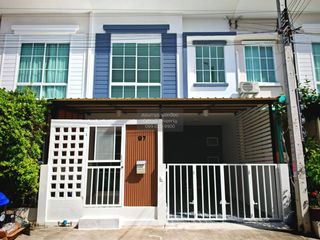 For sale 4 bedrooms townhouse in Mueang Samut Prakan, Samut Prakan