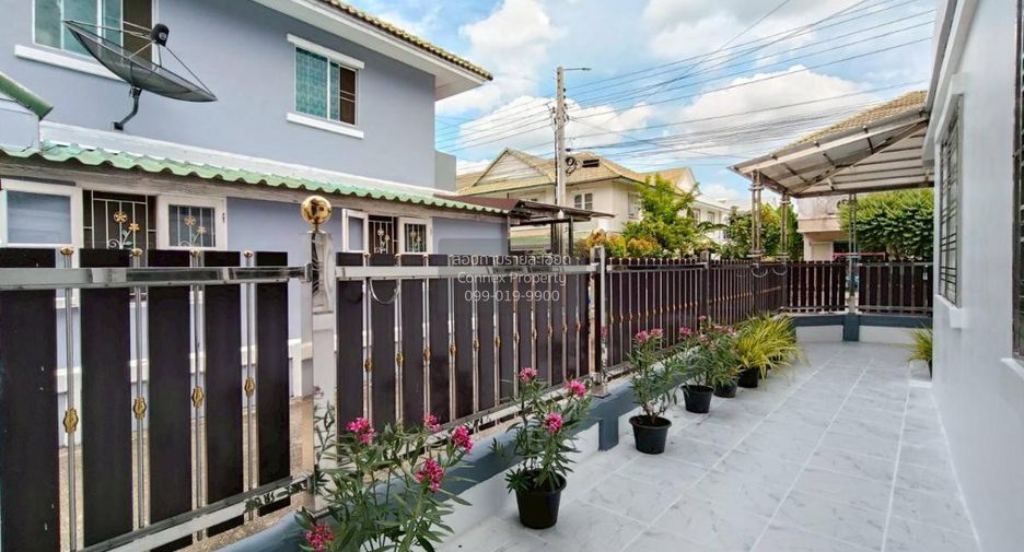 Casa adosada en venta de 3 habitaciones en Bang Yai, Nonthaburi