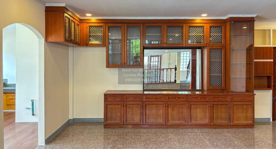 For sale 4 bedrooms house in Thanyaburi, Pathum Thani
