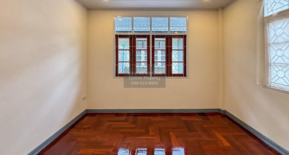 For sale 4 bedrooms house in Thanyaburi, Pathum Thani