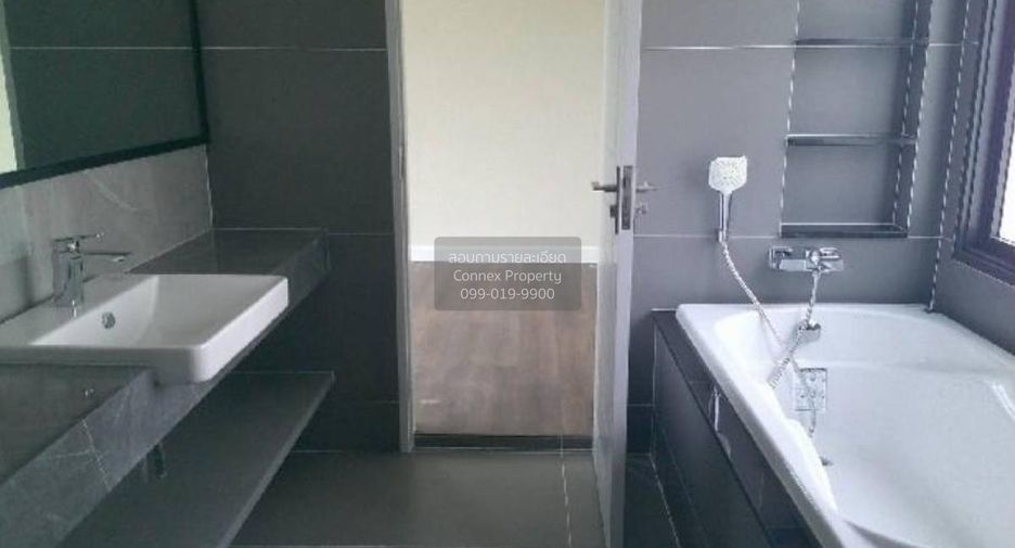 For sale 5 bedrooms house in Khlong Sam Wa, Bangkok