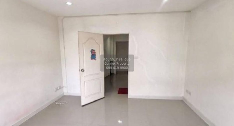 Casa adosada en venta de 3 habitaciones en Bang Bon, Bangkok