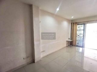 Casa adosada en venta de 3 habitaciones en Bang Bon, Bangkok
