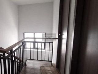 Casa adosada en venta de 3 habitaciones en Bang Khun Thian, Bangkok