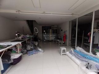 Casa adosada en venta de 3 habitaciones en Bang Khun Thian, Bangkok