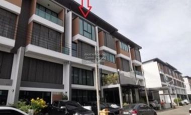 Casa adosada en venta de 3 habitaciones en Bang Khun Thian, Bangkok