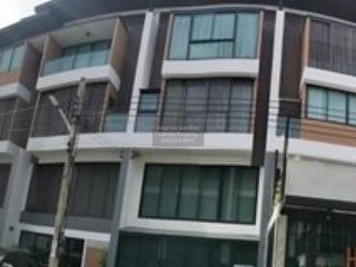 Casa adosada en venta de 3 habitaciones en Bang Khun Thian, Bangkok