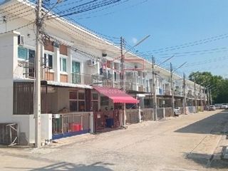 Casa adosada en venta de 2 habitaciones en Phan Thong, Chonburi