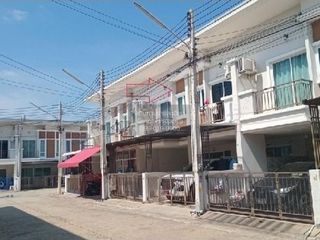 Casa adosada en venta de 2 habitaciones en Phan Thong, Chonburi