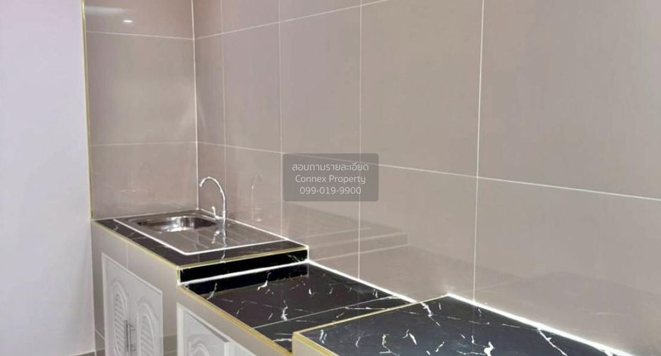 For sale 3 bedrooms townhouse in Khlong Luang, Pathum Thani