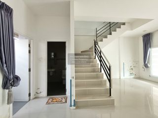 Casa adosada en venta de 3 habitaciones en Min Buri, Bangkok