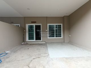 Casa adosada en venta de 3 habitaciones en Min Buri, Bangkok