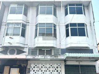 Casa adosada en venta de 4 habitaciones en Don Mueang, Bangkok