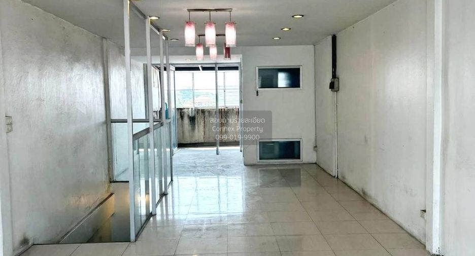 Casa adosada en venta de 4 habitaciones en Don Mueang, Bangkok
