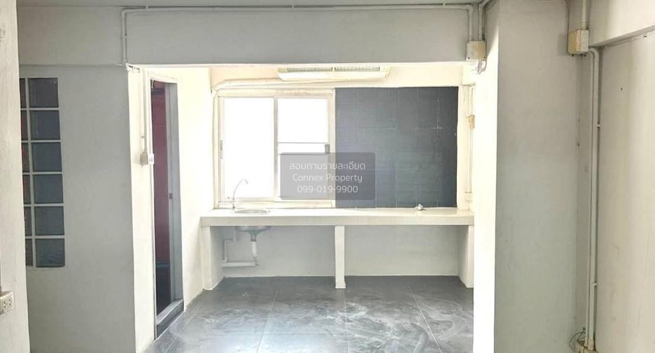 Casa adosada en venta de 4 habitaciones en Don Mueang, Bangkok