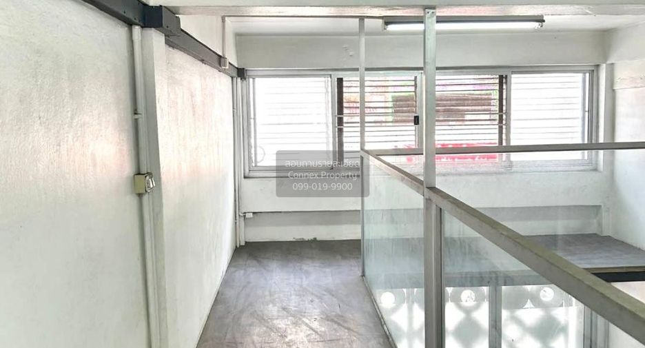 Casa adosada en venta de 4 habitaciones en Don Mueang, Bangkok