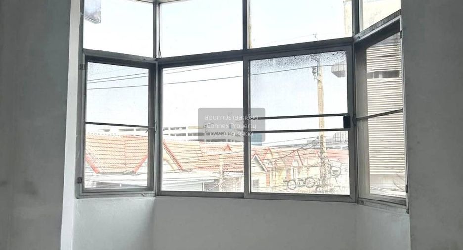 Casa adosada en venta de 4 habitaciones en Don Mueang, Bangkok