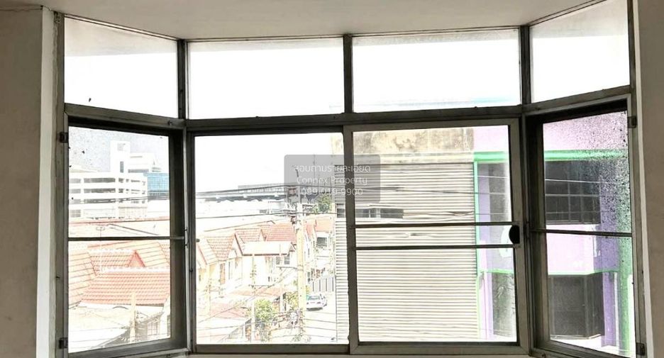 Casa adosada en venta de 4 habitaciones en Don Mueang, Bangkok