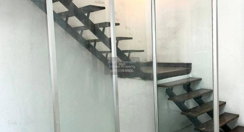 Casa adosada en venta de 4 habitaciones en Don Mueang, Bangkok